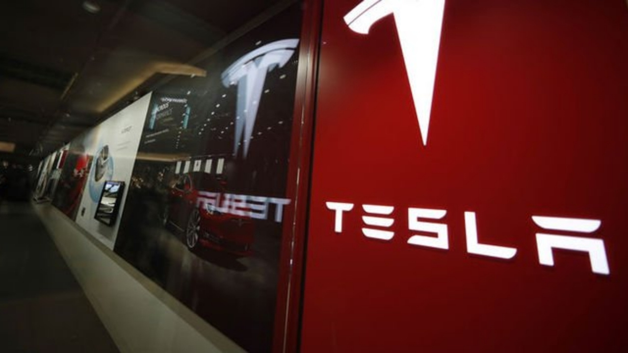 Tesla, Emniyet Kemeri Uyarı Sistemi Arızası Nedeniyle 125 Bin Aracını Geri Çağırıyor