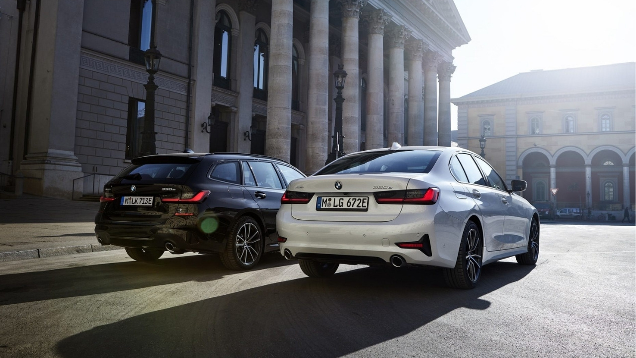 BMW, 330e Sedan ve 330e Touring Plug-in Hybrid Modellerini Piyasaya Sürüyor