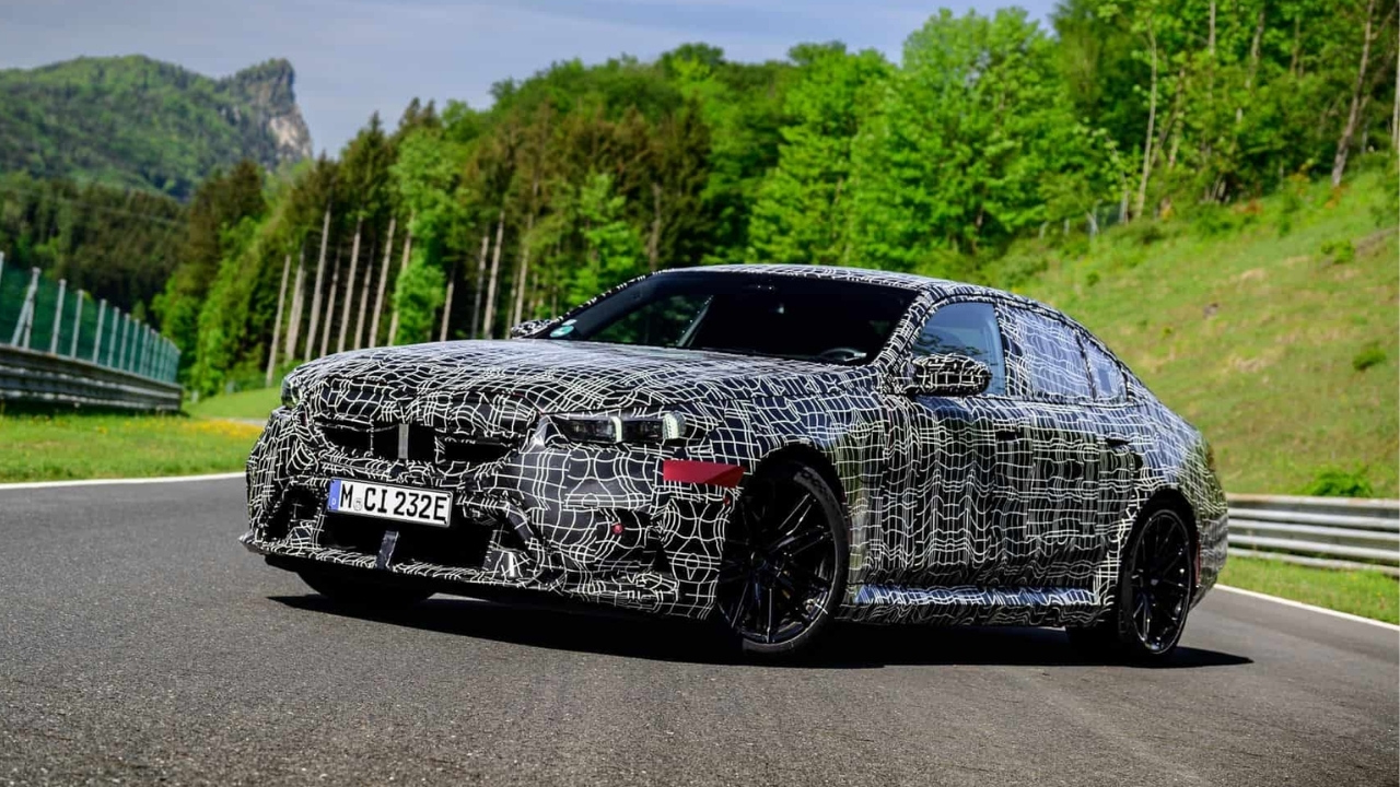 2025 BMW M5 Geliyor: Yeni Teaser Yayınlandı