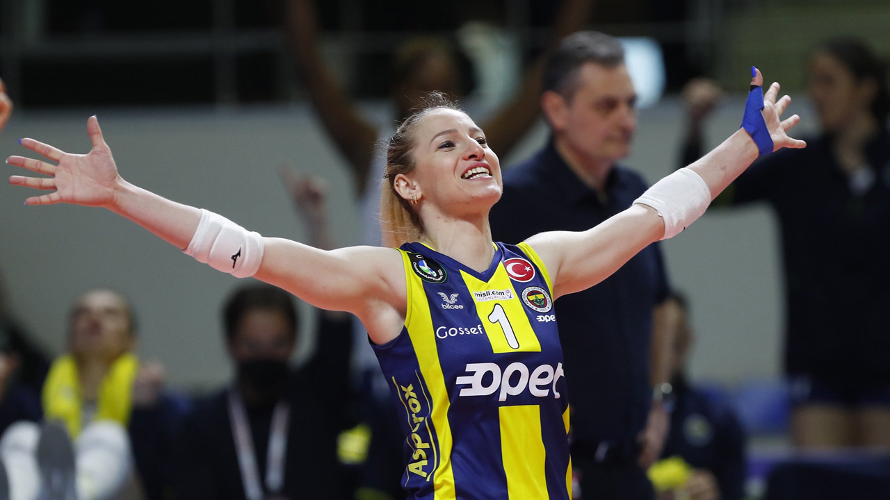 Fenerbahçe Kadın Voleybol Takımı 4 Oyuncusuyla Sözleşme Yeniledi!