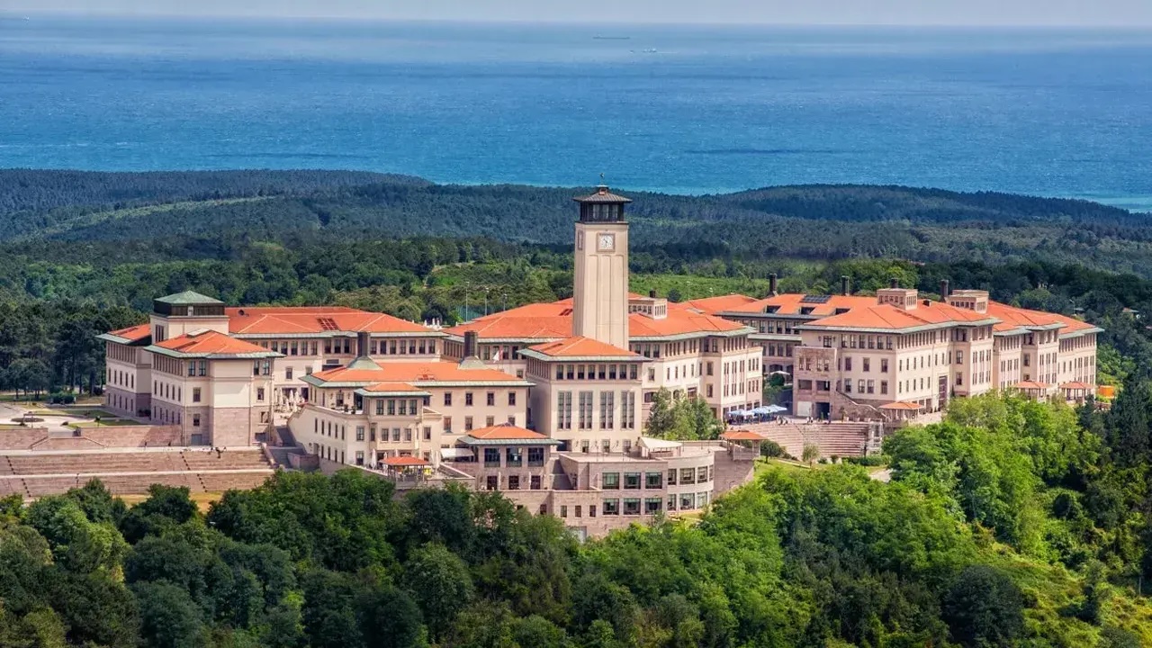 Türkiye'nin En İyi Üniversiteleri Açıklandı: ODTÜ ve Koç Üniversitesi Zirvede 