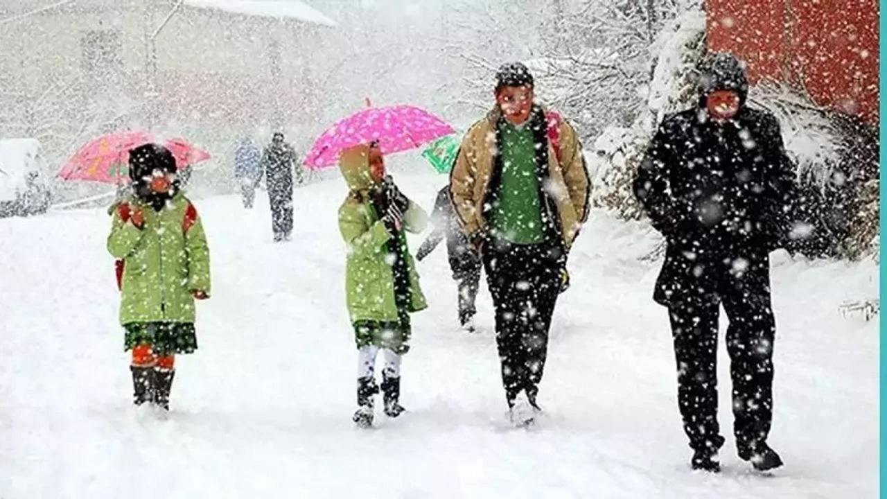 Türkiye'nin Pek Çok İlinde Kar Yağışı Nedeniyle Okullar Tatil Edildi