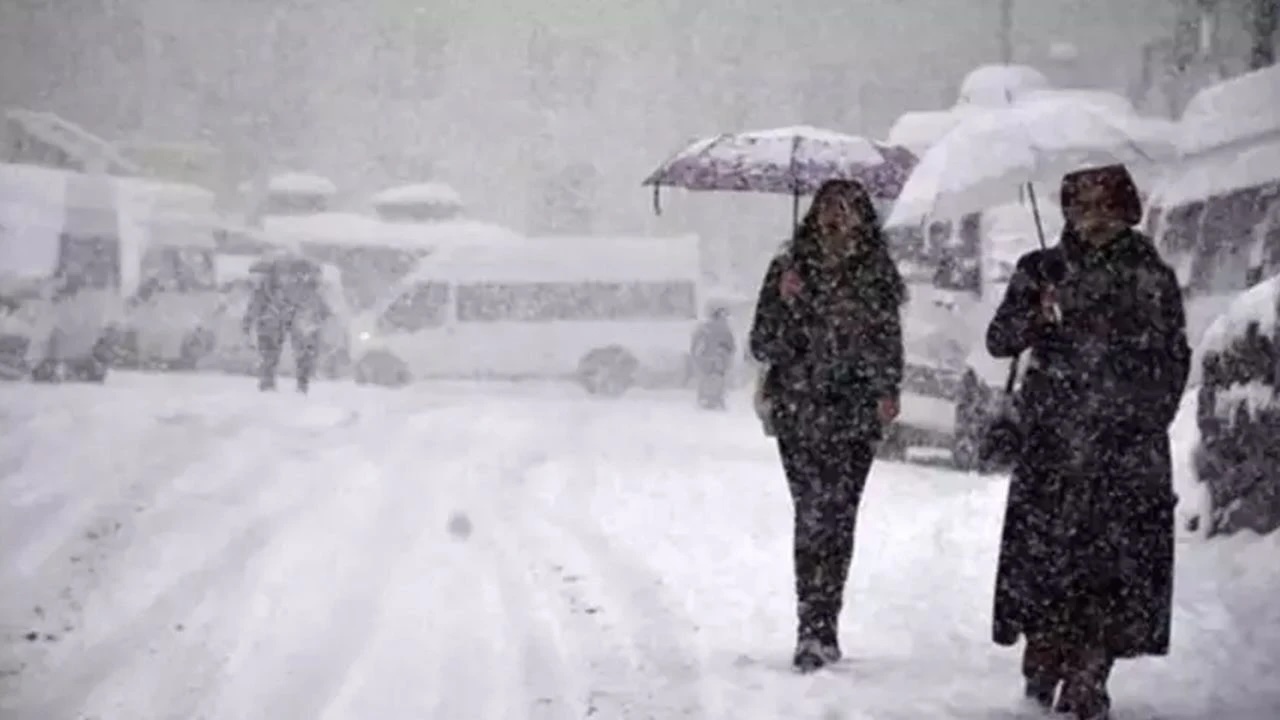 Türkiye'nin Pek Çok İlinde Kar Yağışı Nedeniyle Okullar Tatil Edildi