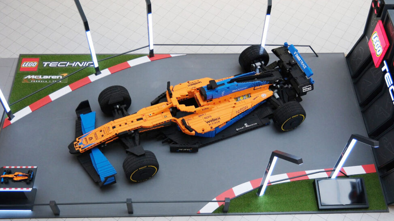 Gerçek Boyutlu LEGO Technic Mclaren Formula 1 Aracı İstanbul'da Sergileniyor